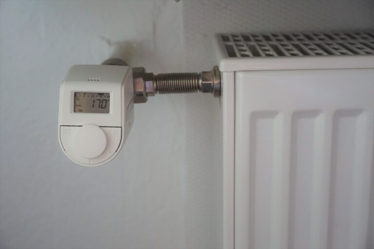 Foto für Blog Beitrag ELHADO Im Winter richtig heizen. Elektronisches Heizkörperthermostat.